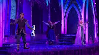 L’amour est un cadeau  La Reine des Neiges  Une Invitation Musicale  Disneyland Paris [upl. by Revkah]