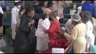 🔥 SHE COULDNT READ THE SCRIPTURE  COGIC Womens Convention Praise Break 2024 [upl. by Anelleh644]