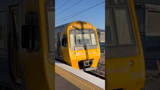 Caboolture SMU250244 passing Sunshine station with country horn blast [upl. by Cahan]