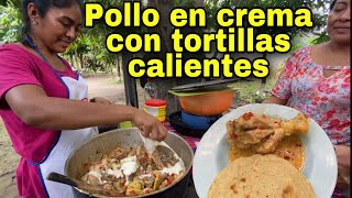 Como hacer pollo en crema guatemalteco [upl. by Nirik]