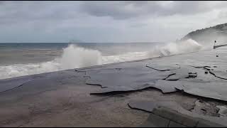 A Lipari la frazione di Acquacalda flagellata dal mare [upl. by Yllod452]