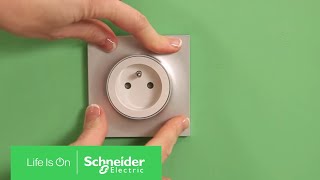 Comment changer vos prises électriques  Schneider Electric [upl. by Ahsemrac]