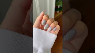 Snygga glittriga gråa naglar 🩶💅🏼 trydippi dippi dippinails dippikit nails nailinspo [upl. by Ardnoek]