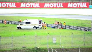 Fatal Simoncelli jatuh saat dievakuasi oleh Medis sepang [upl. by Broadbent]