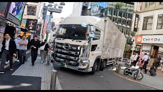 渋谷センター街の道路を封鎖する巨大トラック！渋滞が発生し警察も出動する緊急事態となりました。A huge truck blocks the roads of Shibuya Center Gai [upl. by Notsuoh]