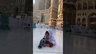 So cute baby in makka 🕋 hajj umrah viralvideo islamicvideo islamicringtone [upl. by Baler]