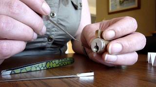 Beginners Lockpicking Exercise [upl. by Mercado]