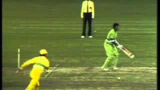 Javed Miandad fights with Australia after LBW [upl. by Andreas195]