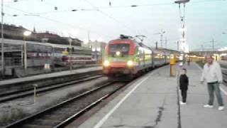 Schnellzug Express train quotDaciaquot D347 WienBucuresti at Wien Westbhf [upl. by Capriola]