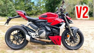 Essai Ducati Streetfighter V2  Le bon compromis [upl. by Ennairam]