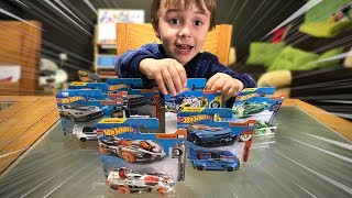 NOVOS CARRINHOS HOT WHEELS Coleção de Carros de Brinquedo Hotwheels da Toys R Us [upl. by Jowett]