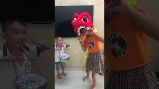 Hai chị em múa lânTwo sisters lion dance vuinhon shorts [upl. by Olraced73]