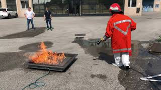 Corso antincendio Padova  parte pratica con addestramento ed esercitazione sulluso degli estintori [upl. by Artemis]