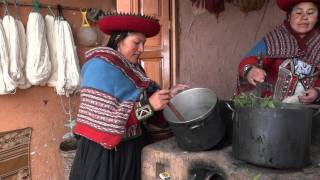 Proceso de elaboración de tejidos por artesanas Minka  Chinchero Perú [upl. by Victorine223]