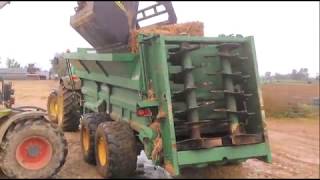 Bunning manure spreaders are great for Straw bedding [upl. by Johanan219]