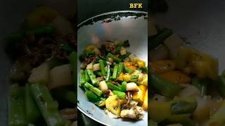 Ilish Macher Matha Diye Pui Shak  Hilsa Fish Recipe  Bengali Recipe  Bengali Food Kitchen shorts [upl. by Rinum]