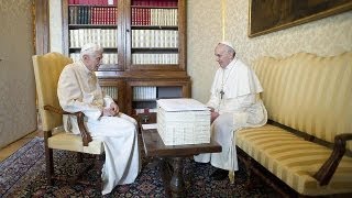 El papa Francisco y Benedicto XVI juntos una imagen para la eternidad [upl. by Halland]