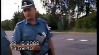 MJuškauskas gerina policiją Vairotojas sustoja o automobilio nestabdo 2002 [upl. by Ajim7]