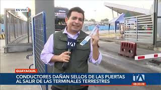 Sellos de seguridad en las puertas de buses en las Terminales Terrestres de Guayaquil son dañados [upl. by Whitehurst978]