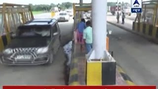 Watch Mohammad Shahabuddins convoy pass by without paying toll tax [upl. by Tyika]