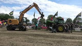 trekkertrek eext 07072024 het afslepen van de john deere [upl. by Yanrahs295]