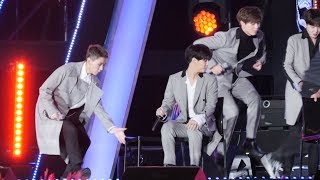 BTOB 육성재 방방 뛰며 재빠른 등장 Yuk Seong Jae Funny action  FanCam 직캠  평창올림픽 G100 콘서트  광화문 171101 [upl. by Joerg]