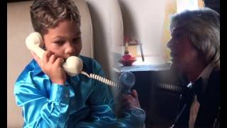 Clip quotLe téléphone pleurequot Cloclo 974 avec son fils [upl. by Ballinger200]