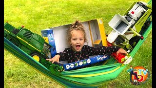 BRUDER TOYS Combine harvester Claas Lexion 780 John Deere T670i Unboxing [upl. by Annaear]