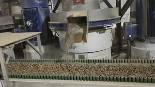 YULONG XGJ850 wood pellet machine wood pellet production line running video [upl. by Arret]