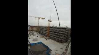 Timelapse  Démontage dune grue par dessus un bâtiment [upl. by Ecinom]