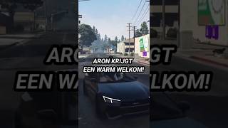 Aron bekijkt even de onderkant van de auto🤣 gtarpclips gta clipsgtarp meetixrp gtarp funny [upl. by Brubaker]