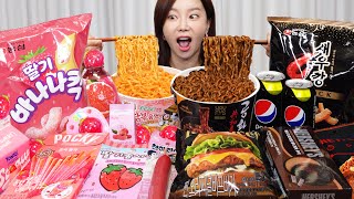 ❤BLACKPINK🖤 블랙 amp 핑크 편의점 라면 디저트 과자 젤리 먹방 Korean Convenience Store Color Food Mukbang ASMR Ssoyoung [upl. by Eceirtal]