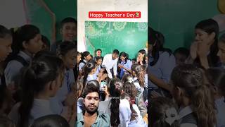 Teachers day par teacher ko gift ❣️😍 school teachersday happyteachersday schoollife [upl. by Nodnrb]