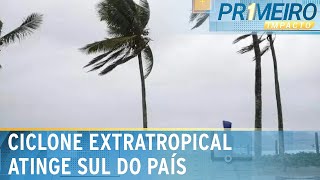 Ciclone extratropical se aproxima do sul com ventos de até 100 kmh  Primeiro Impacto 241024 [upl. by Wessling]