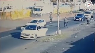 Smart driver outmanoeuvres armed robbers [upl. by Evoy724]