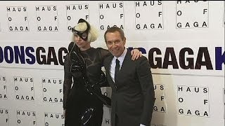 Lady Gaga Jeff Koons et un nouvel album  le mag [upl. by Peugia]