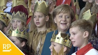 Bundeskanzlerin Merkel empfängt Sternsinger im Kanzleramt [upl. by Edee]