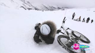 Mikl et son équipe testent le VTT sur neige [upl. by Ljoka]