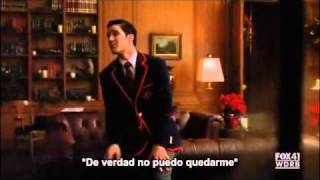 Kurt amp Blaine quotBaby its cold outsidequot Español Glee [upl. by Notniv]