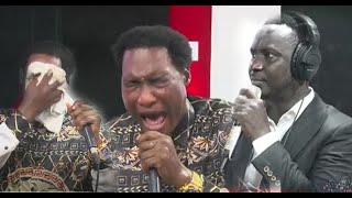 Aww Watch How Apostle Paul Oko Hackman Cries 😭😭In Worship You Cant Control Yourself [upl. by Yecnay]