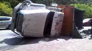 Accidente en la autopista Caracas Guarenas [upl. by Olyhs]