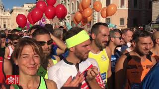 Via Pacis 2018 mezza maratona a Roma con Athletica Vaticana e 100 migranti [upl. by Serra]