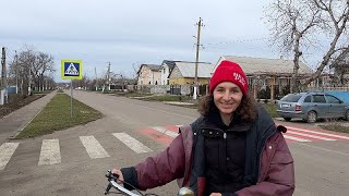 Portraits croisés de jeunes Moldaves divisés sur ladhésion à lUnion européenne [upl. by Aipmylo907]