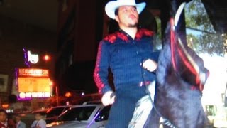 ARLEY PEREZ llega a Caballo a El Rodeo de Pico Rivera [upl. by Ehrenberg541]