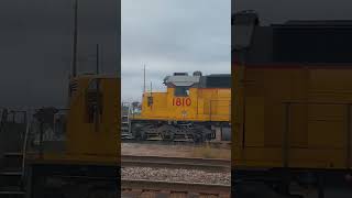 SD402 Duo lead Switching move in Iowa [upl. by Jannery]