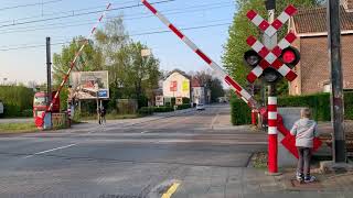 Trein slagbomen Mortsel [upl. by Moe]