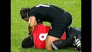 Tana Umaga helps Colin Charvis [upl. by Qirat358]