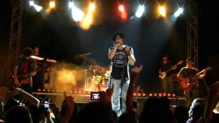 Fabrizio Moro  Pensa live [upl. by Laohcin]