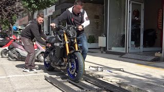 unboxing 2022 YAMAHA MT09 SP special edition [upl. by Einahpetse]