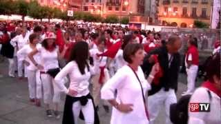 San Fermin 2012 Larraindantza en la Plaza del castillo de Pamplona [upl. by Adnhoj243]